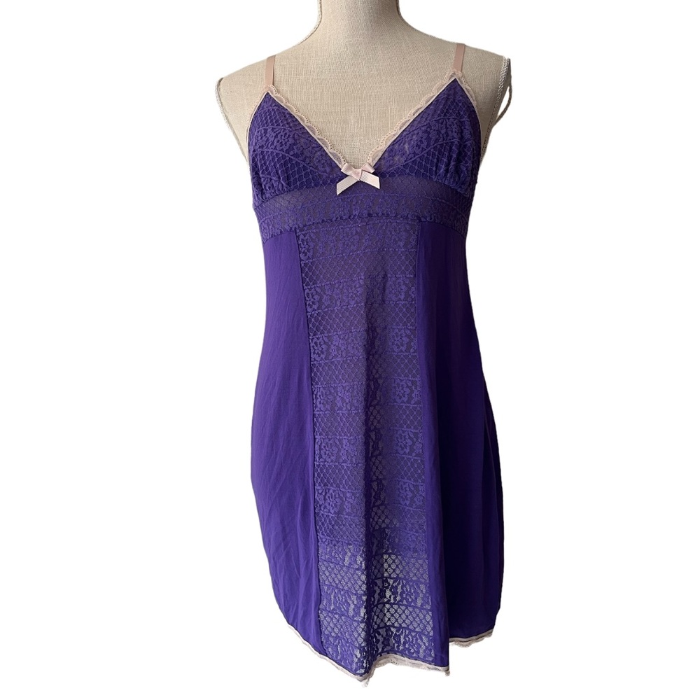 VICTORIA’S SECRET Purple Chemise Light Pink Trim Size Large